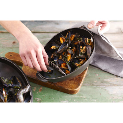 Staub Specialities 2 l cast iron oval Mussel pot, black