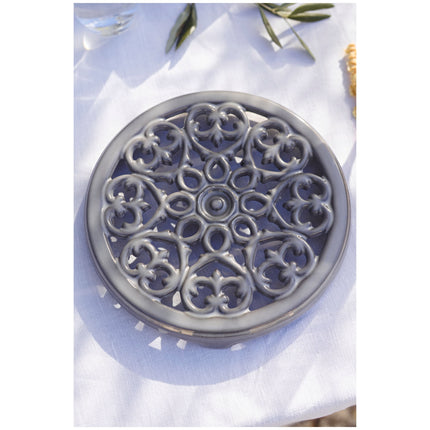 Staub Serving 23 cm round cast iron Trivet, lily decal