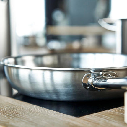 ZWILLING Z1006-109 Pro SS Frying Pan 3PLY 11.0 inches (28 cm) Stainless Steel Full Surface 3 Layer Construction, Induction Compatible