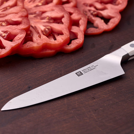 ZWILLING Pro le blanc 5.5-inch, Chef's knife compact, white