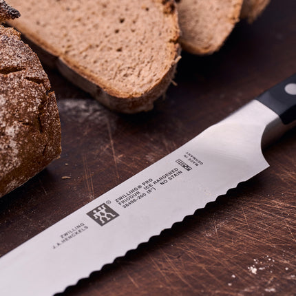 ZWILLING Pro 8-inch, Bread knife