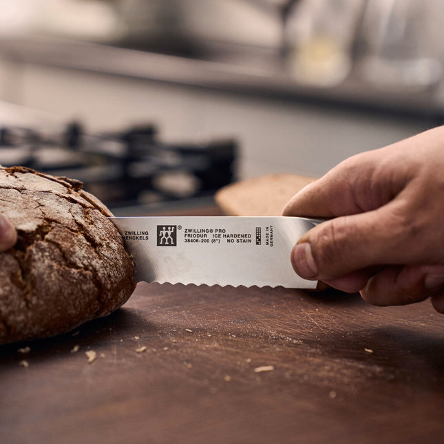 ZWILLING Pro 8-inch, Bread knife